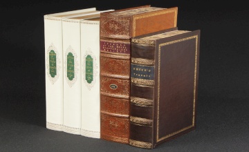 Bücher mit dekorativen stilisierten Buchrücken